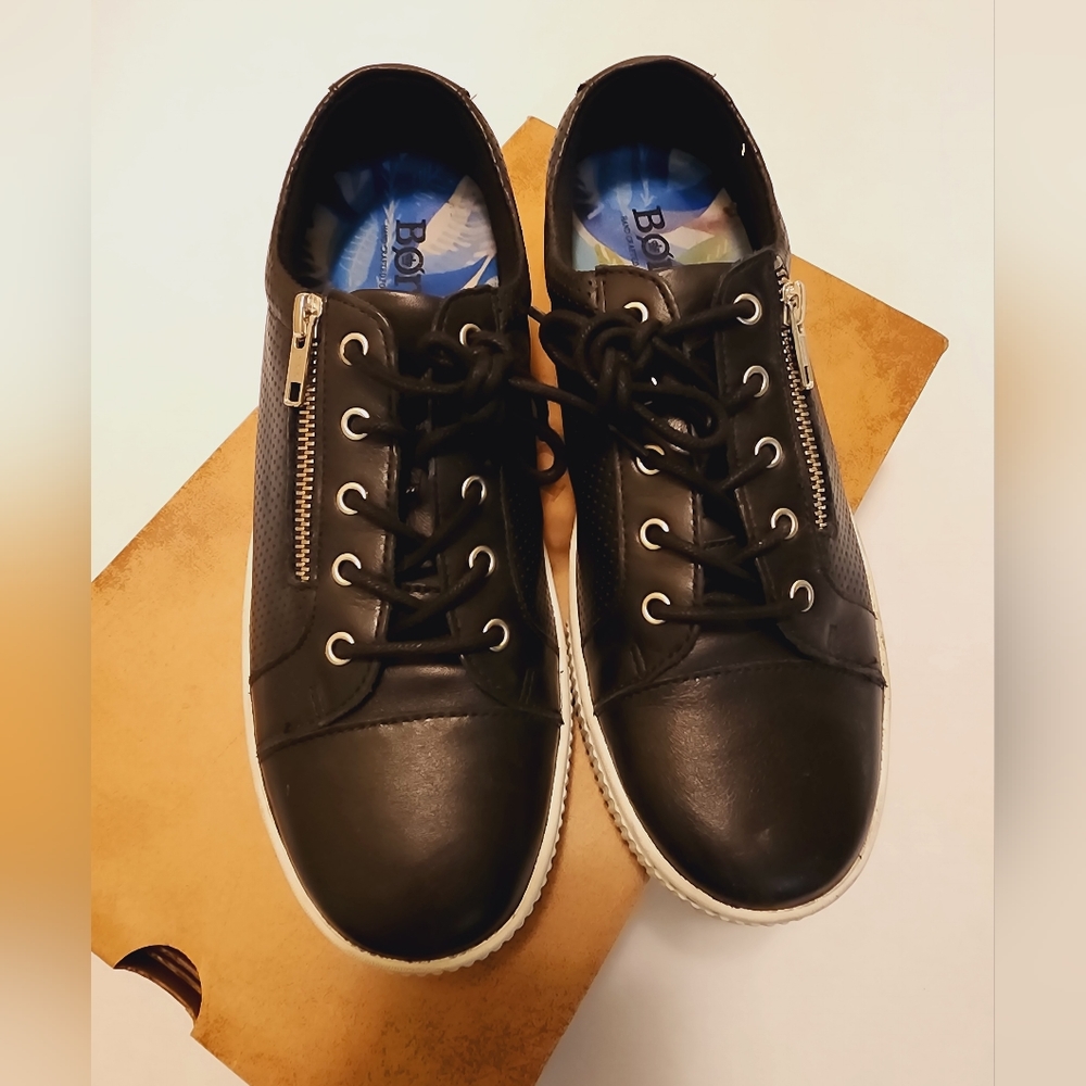 Born Tamara Sneakers